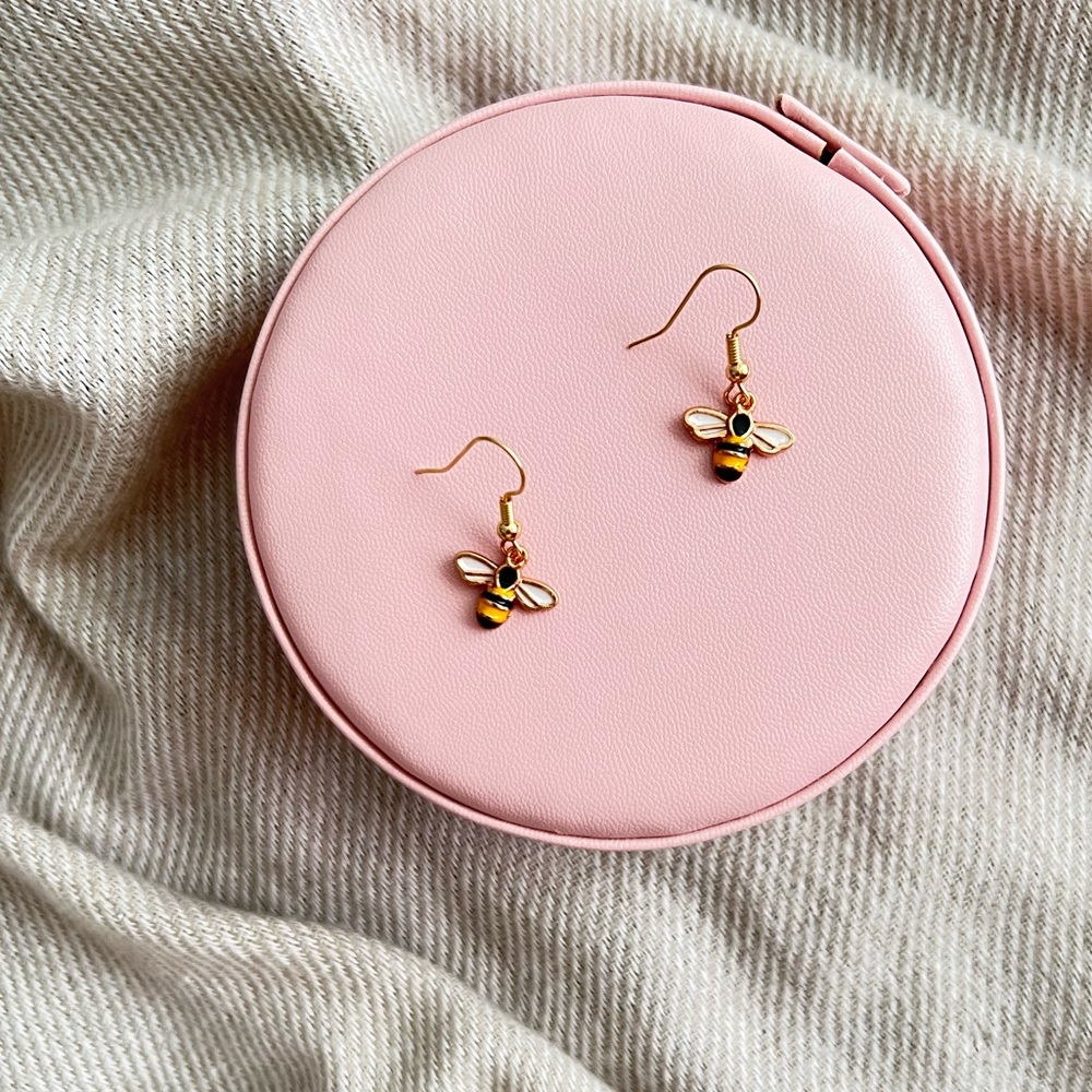 NWT Earrings bees yellow gold